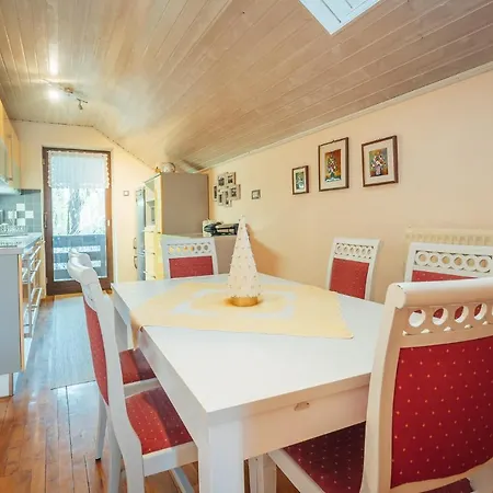 Apartma Borovc